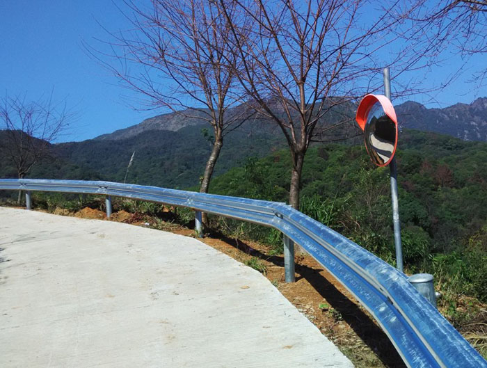 福州高速公路波形护栏生产安装厂家